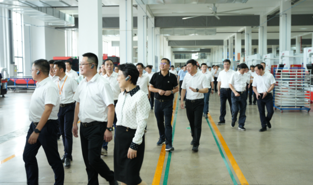 紹興市及嵊州市政府百人團(tuán)調(diào)研金帝“未來工廠”試點(diǎn)項(xiàng)目，點(diǎn)贊行業(yè)標(biāo)桿